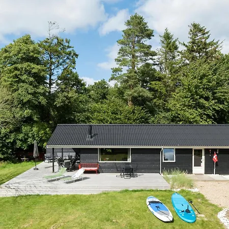 度假居 In With House A Panoramic View Roslev